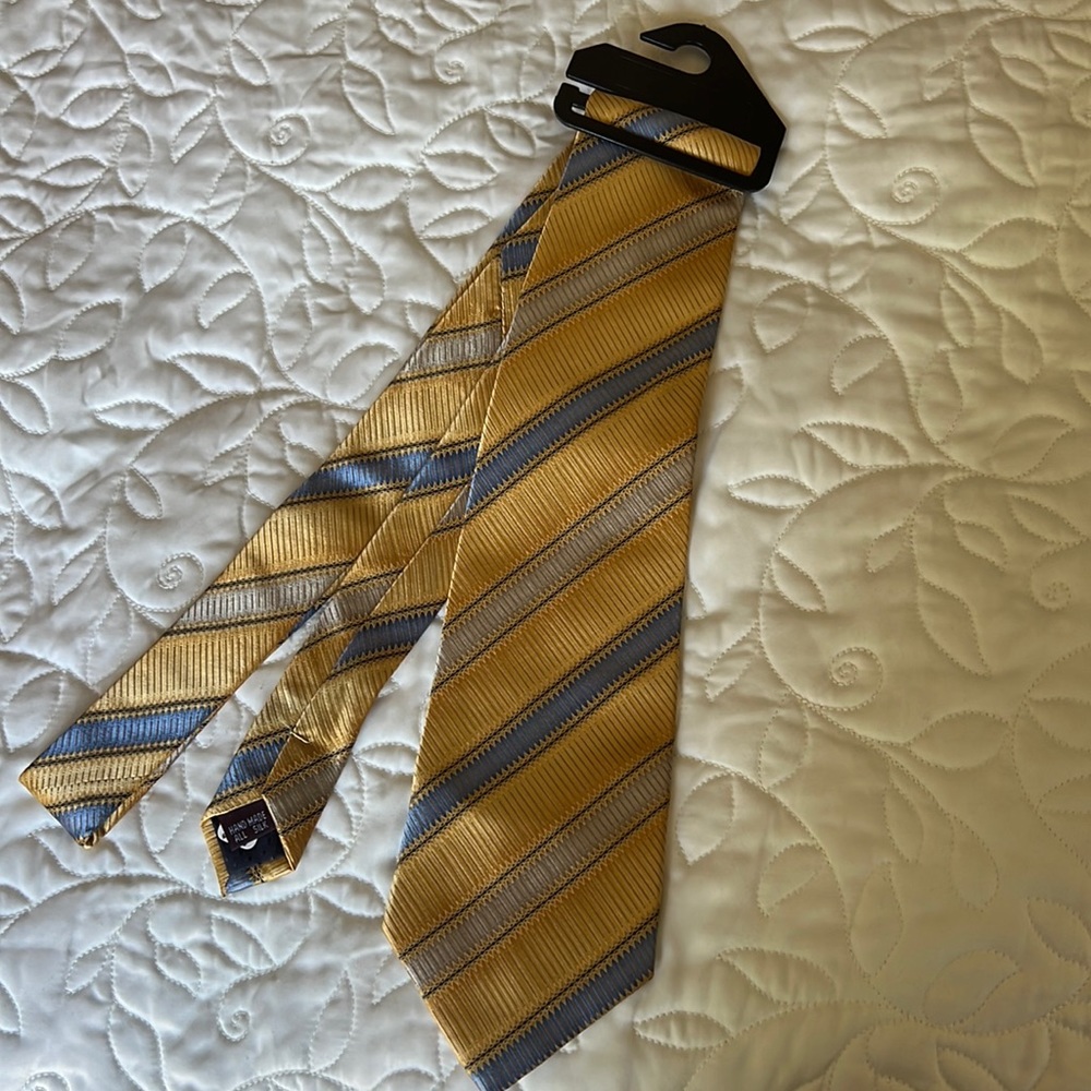 Silk tie